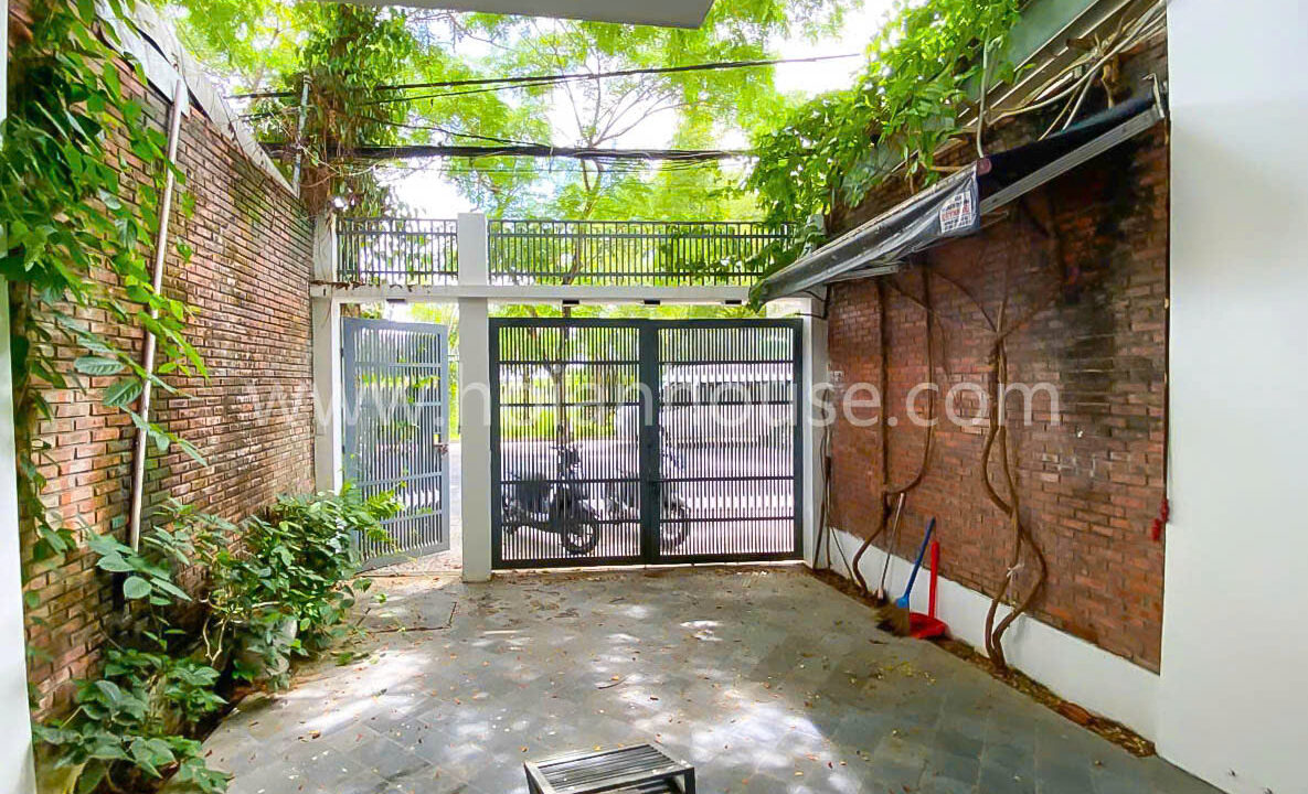 efe32b660055890bd044